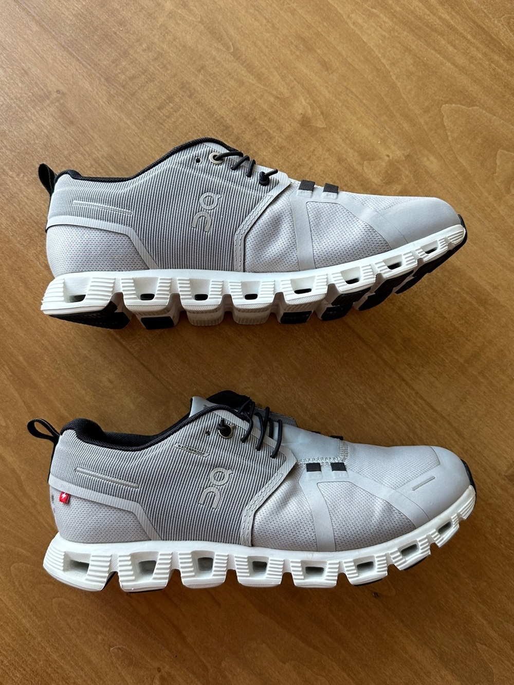 On Cloud 5 Women’s Waterproof Sneakers, Glacier/White, Size 8 - Picture 8 of 11